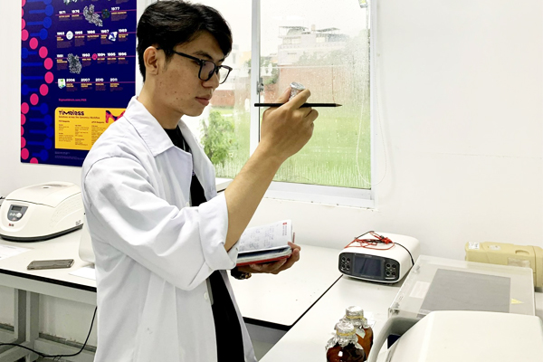 Khoa Môi trường thực hiện nghiên cứu sản xuất biogas từ rác thải thực phẩm căn tin cơ sở chính, Trường ĐH Văn Lang