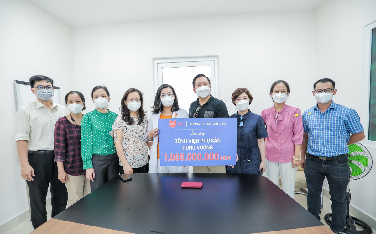 Van Lang University donates 1 billion VND to support Hung Vuong Obstetrics and Gynecology Hospital